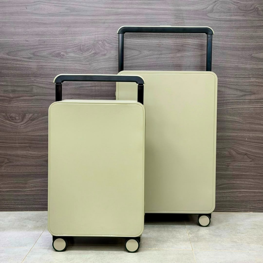 20 Inch Hard Shell Cabin Suitcase in Ghana - Image 2