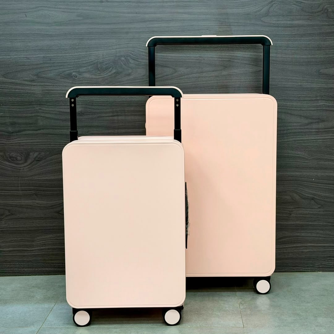 20 Inch Hard Shell Cabin Suitcase in Ghana - Image 3